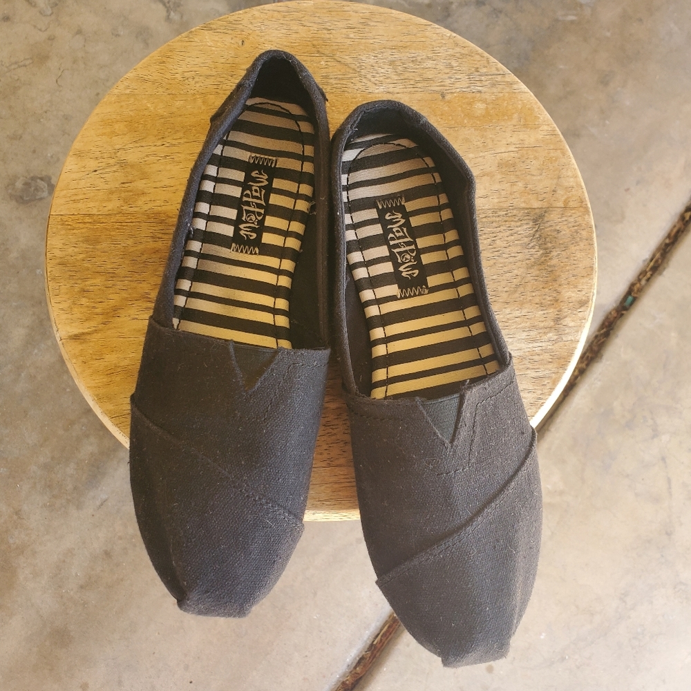 Mad Love Lydia canvas slip ons sz 9